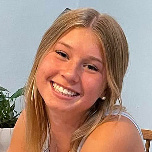 Crew Member - Mailyn