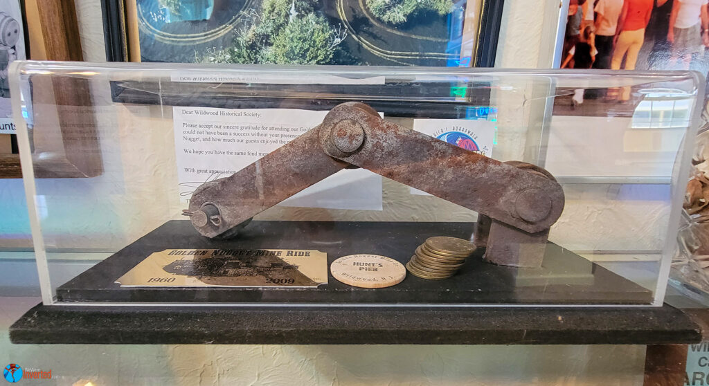 p-wwhs_golden_nugget_display03