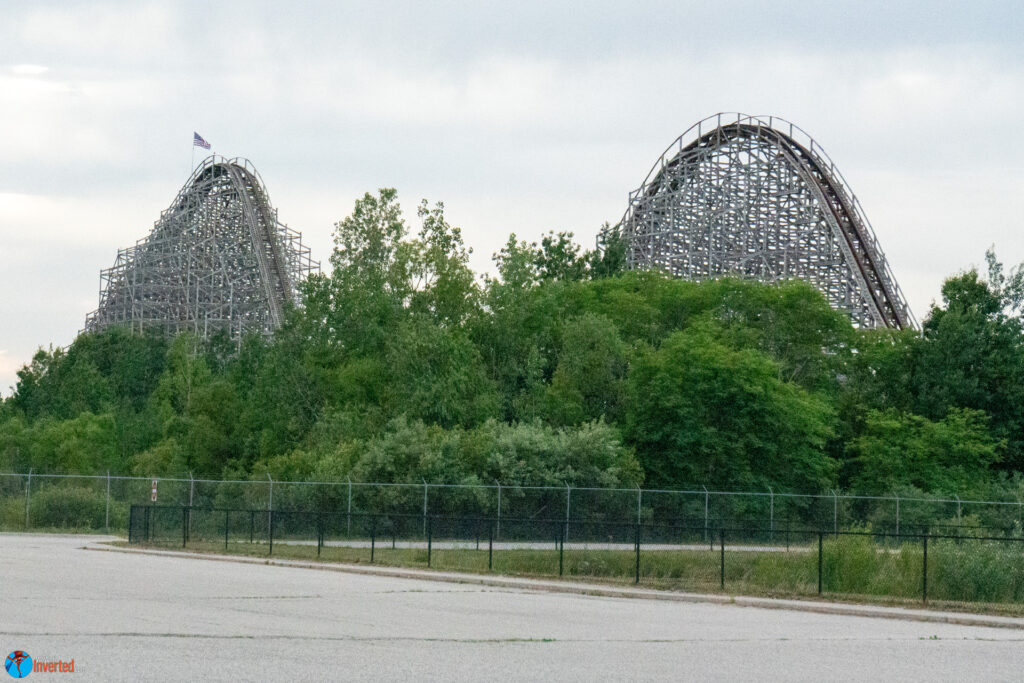 Shivering Timbers - Michigan's Adventure
