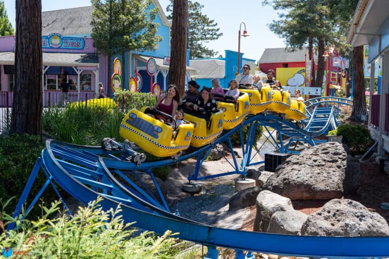 Lucy's Crabbie Cabbies - California's Great America